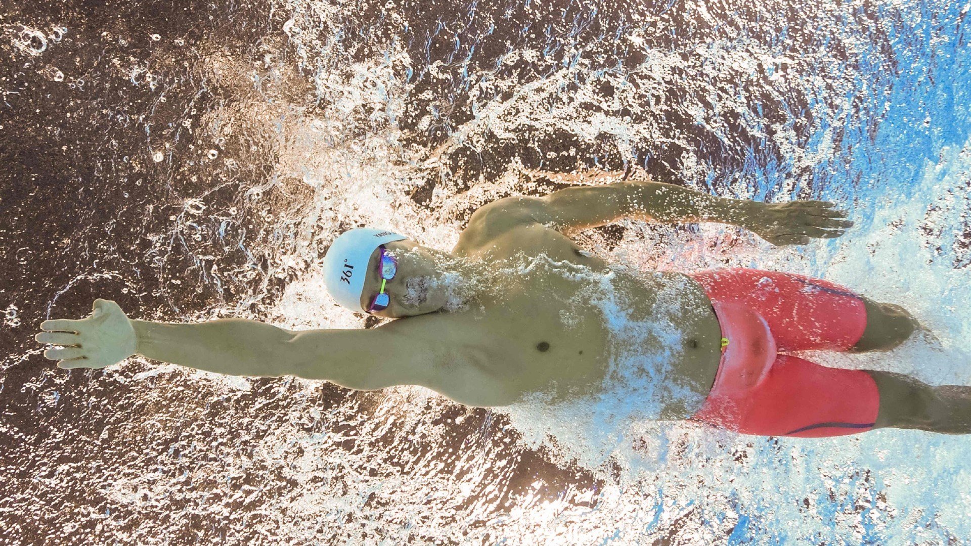 爱游戏(ayx)中国体育国际-田径赛场焦点！巴西队对阵瑞士队，年轻新星表现惊艳，未来可期