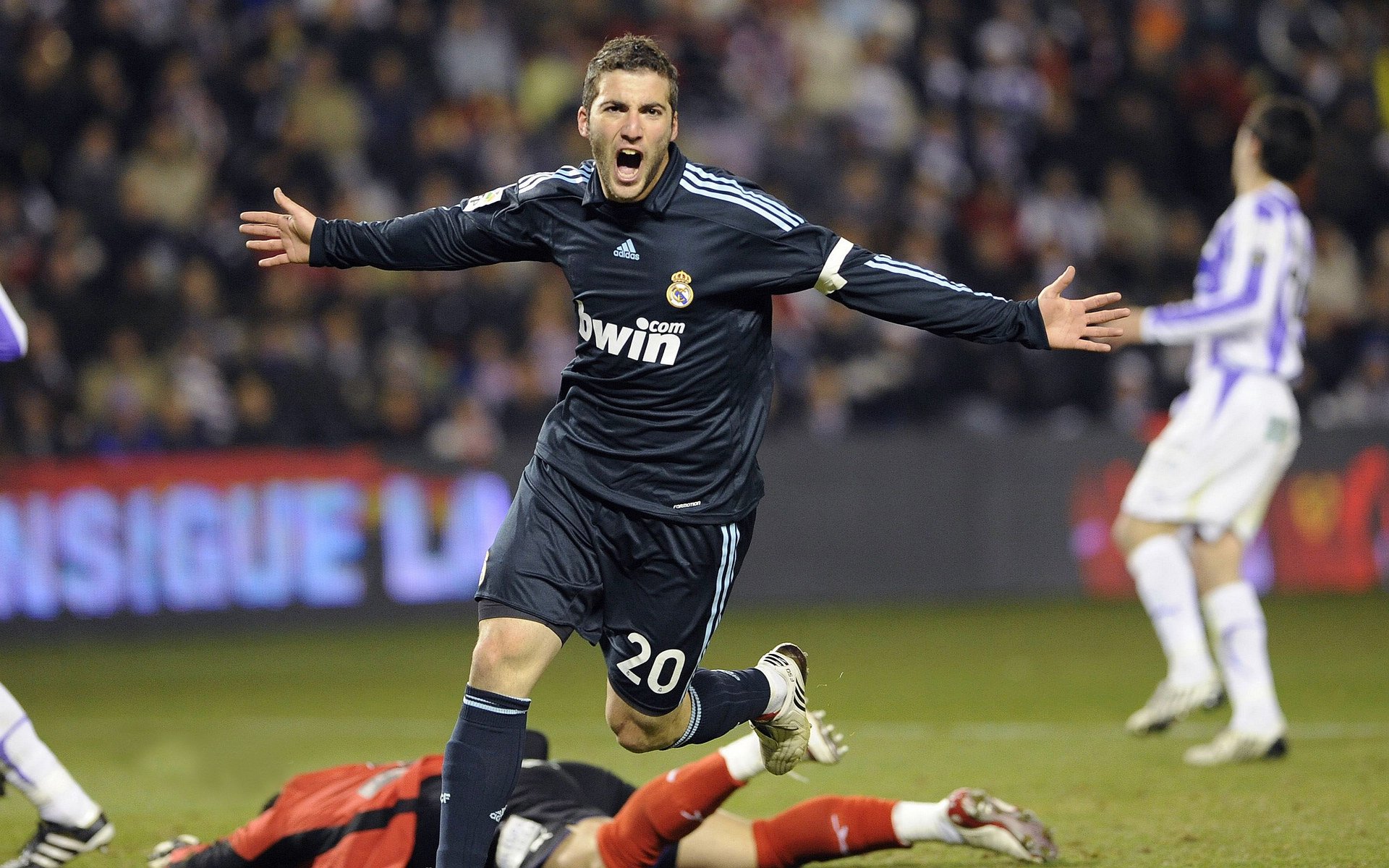 爱游戏官网入口-马德里竞技四强战血战川崎前锋，内马尔砍下45记关键球，全场沸腾